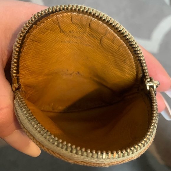 2006 authentic Louis Vuitton small coin pouch - Picture 10 of 16